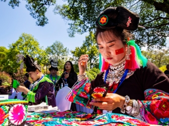 贵州从江：赛指尖技艺 展巾帼风采