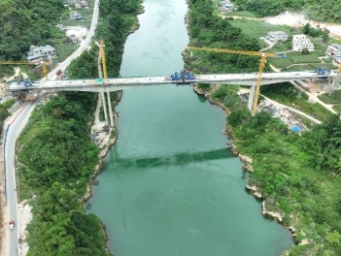 龙湾桥畔国庆日，坚守岗位无怨无悔！